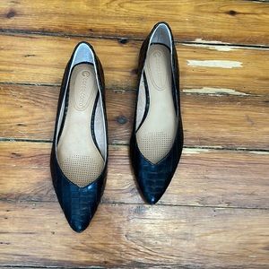 Croco Embosses Pointy Ballet Flats w. Cushioning